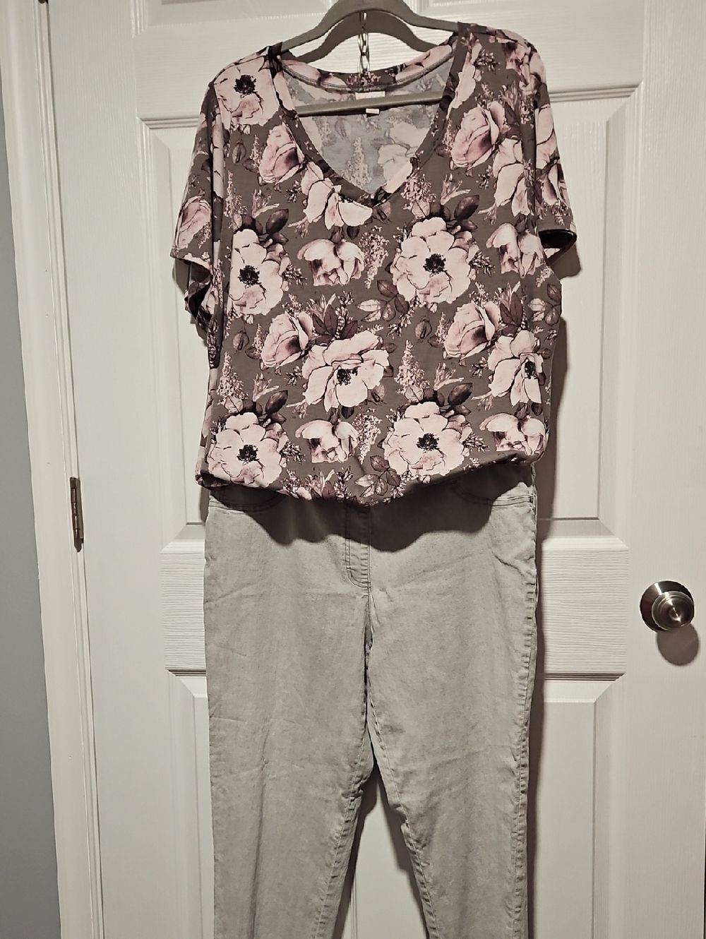 Ruby Rd. Light Gray Straight Leg Jeans - Picture 1 of 6